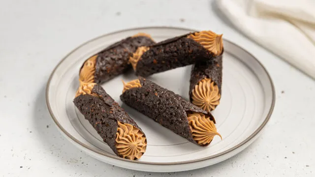 Čokoladni tuile cannoli