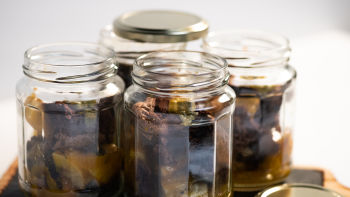 Banana Assada, Bolo de Cacau e Geleia de Maracujá (s/ glúten e lactose)