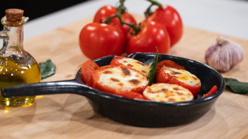 Tomates Recheados com Espinafres e Ovo