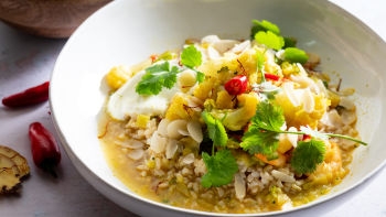 Caril de Camarão e Legumes