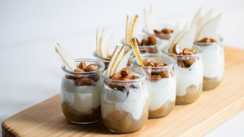 Compota de Pêra e Baunilha, Cajus e Iogurte Grego (sem glúten)