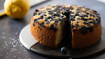 Bolo de Amêndoa com Limão e Mirtilos
