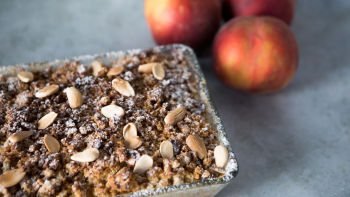 Streusel com Pêssego e Lúcia-Lima