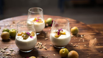 Mousse de Jasmim com Ameixas Rainha Cláudia