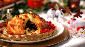 Queijo Cambembert com Cebola Caramelizada, Nozes e Arandos - Natal