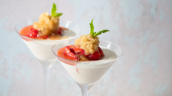 Mousse de Lúcia-Lima, Morangos Macerados e Granizado de Lúcia-Lima - Verão