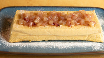 Cheesecake de Forno com Pêssego Paraguaio