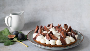 Tarte de Figos em Mel com Creme de Folhas de Figueira