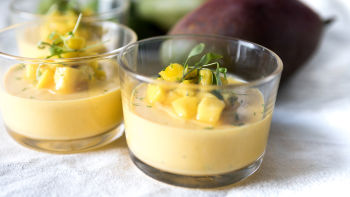 Flan de Manga com Salada de Manga e Coentros