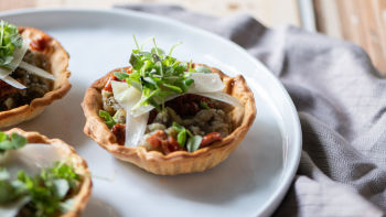 Tarteletes de Beringela, Tomate Seco e Parmesão