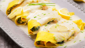 Crepes de Açafrão, Camarão, Espinafres e Bechamel de Limão