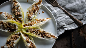 Endívias com Requeijão e redução de Cerveja