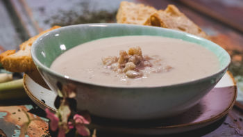 Creme de Cebola e Castanhas com Erva-Doce