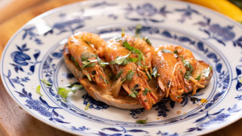 Bruschetta de Gambas al Alhito com Gengibre