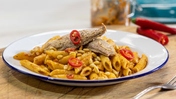 Penne com Pesto Rossa e Ventresca de Atum