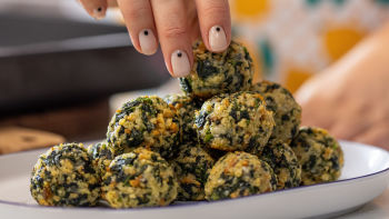Pastelinhos de Espinafres com Pão Duro