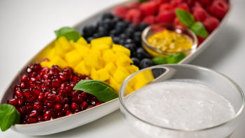 Tapioca com coco e frutas