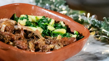 Cabrito Assado com Batatas e Espinafres