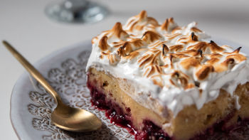 Doce de Pão com Frutos Silvestres e Merengue