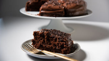 Bolo de Chocolate com Cobertura de Brigadeiro