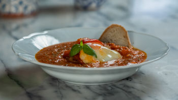 Caldo de Tomate com Ovo