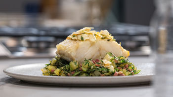 Bacalhau Assado, Couve e Amêndoas