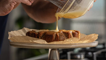 Bolo de Noz e Laranja com Chantilly de Canela