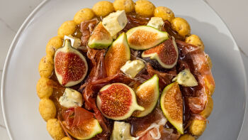 Bolo de Enchidos com Figos e Queijo Azul