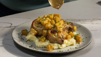 Costeletas de Porco, Doce de Leite e Maçã