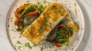 Bacalhau Assado com Húmus de Manjericão