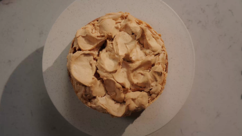 Bolo de Batata Doce com Merengue Tostado