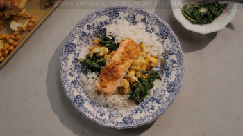 Traybake de Salmão com Grão e Couve-Flor