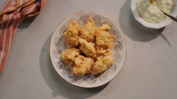Pataniscas de Bacalhau e Camarão com Maionese de Limão