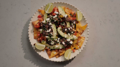 Salada de Tortilhas com Abacate e Pico de Gallo