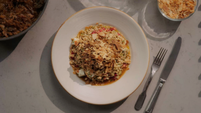 Borrego Assado com Salada de Cevada Perolada