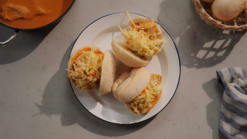 Bifanas Superfáceis com Salada de Couve e Maçã