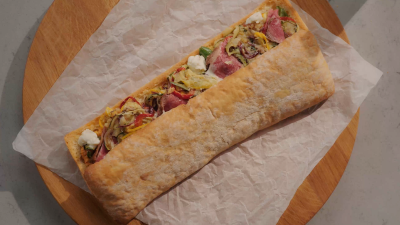 Ciabatta com Bife, Legumes Assados e Queijo Gorgonzola