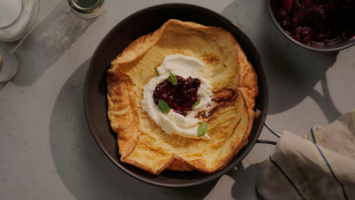 Dutch Baby Pancake com Creme de Mascarpone e Doce de Frutos Vermelhos