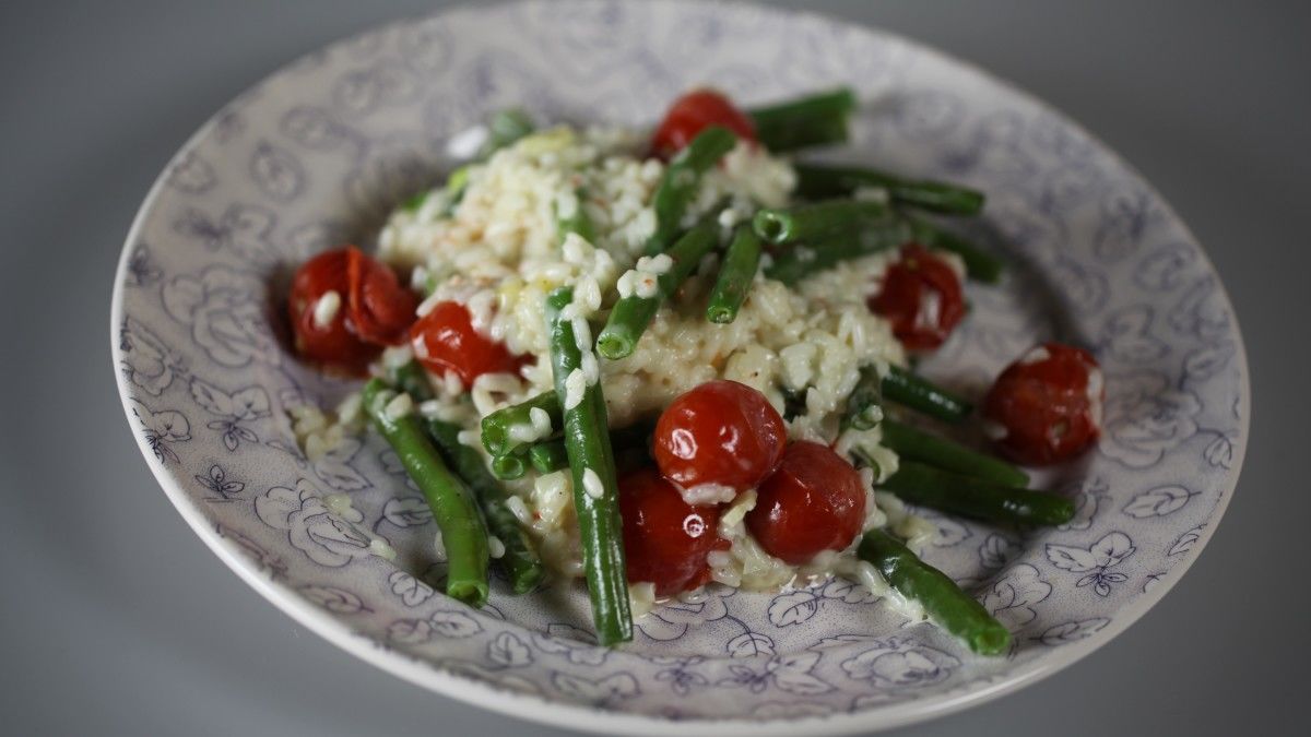 Risotto com feijão verde e tomate assado