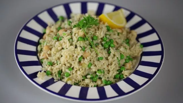 Arroz de limão com tomilho e grão-de-bico