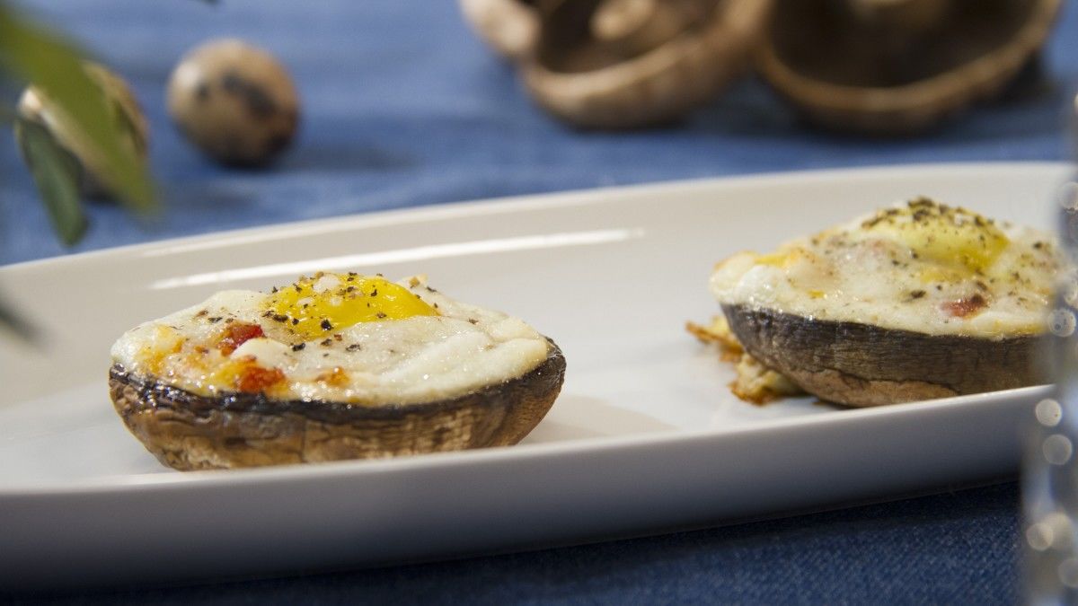 Cogumelos Portobello com Mozzarella e Ovos de Codorniz
