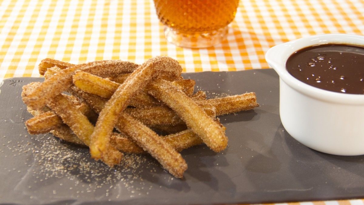Churros com Molho de Chocolate