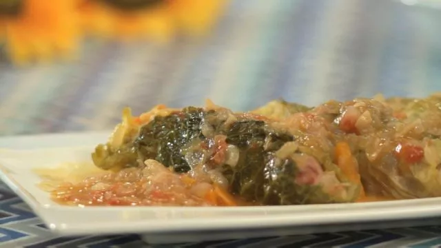 Salsichas Frescas em Couve Lombarda