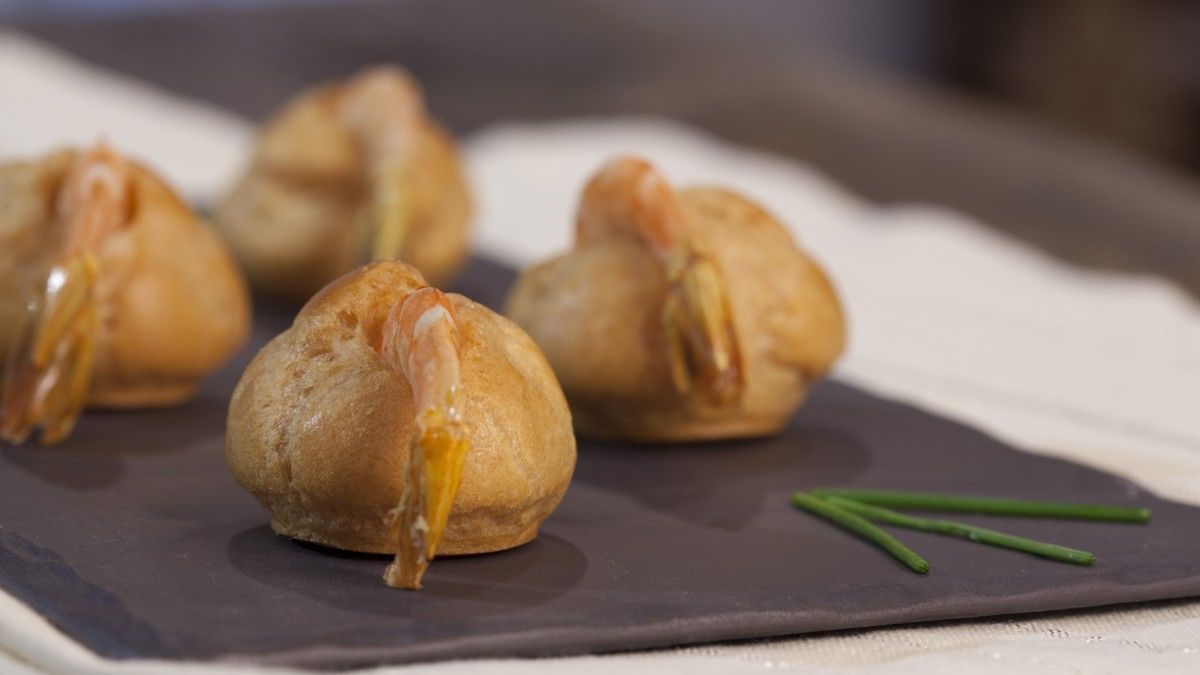 Profiteroles com Creme de Camarão