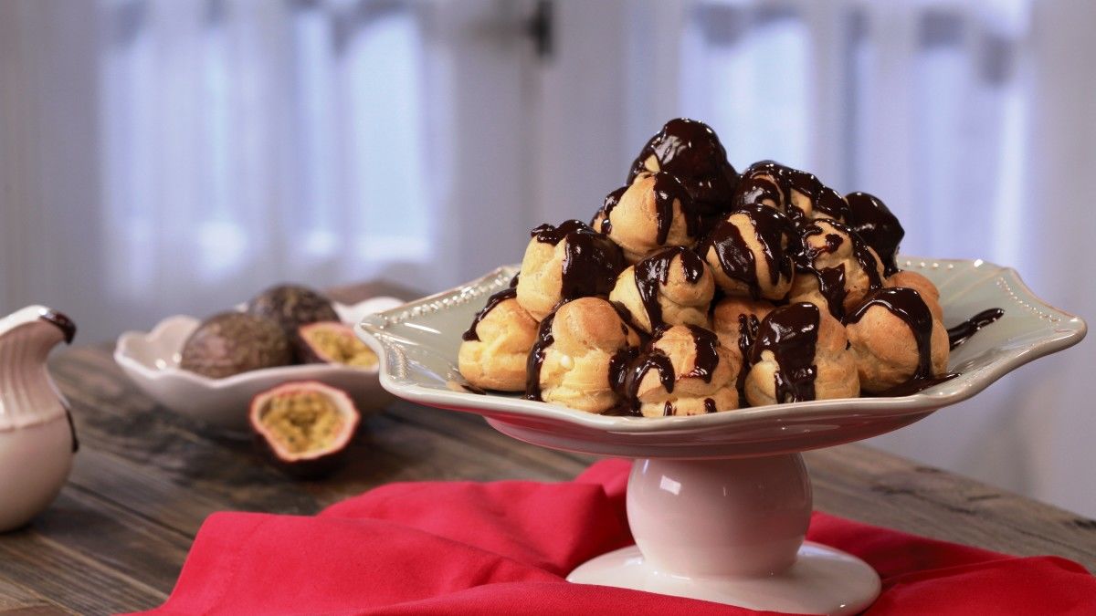 Profiteroles com Recheio de Maracujá