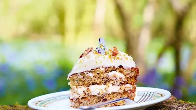 Hummingbird cake
