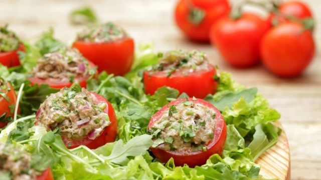 Tomate Recheado com Cavala