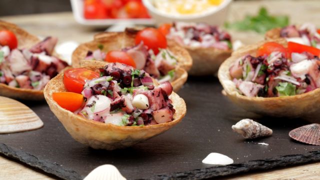 Salada de Polvo em Concha de Trigo