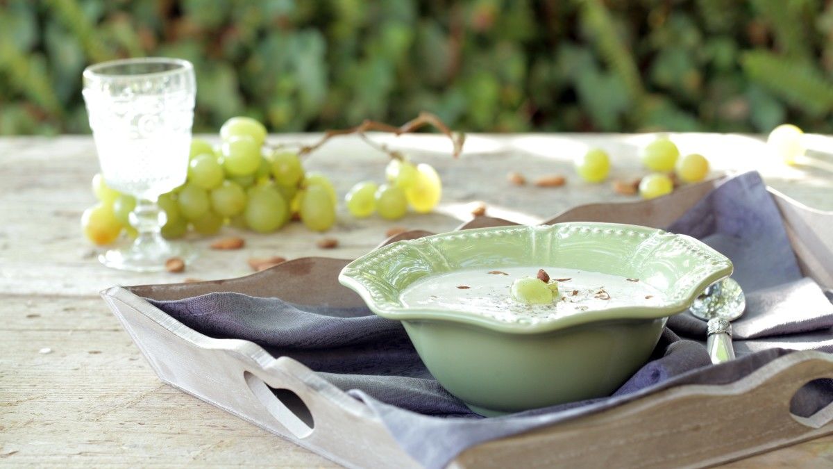 Sopa Fria de Ajo Blanco com Gengibre