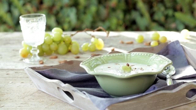 Sopa Fria de Ajo Blanco com Gengibre